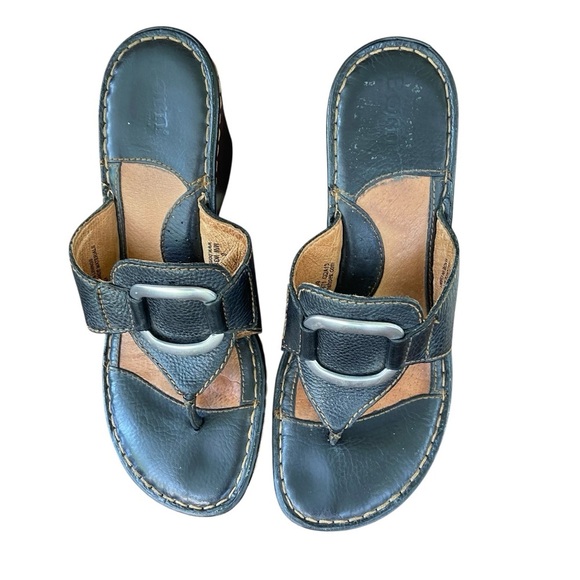 Born Woman’s Black Leather Thong Wedge Sandal Size 8 Slip On Silver Buckle Comfy - Picture 11 of 12